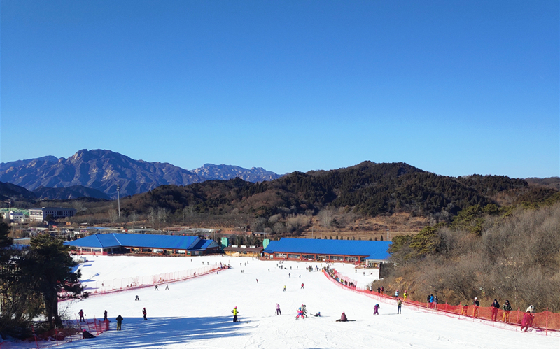 滑雪场-云佛山_副本.jpg 滑雪场-云佛山_副本.jpg
